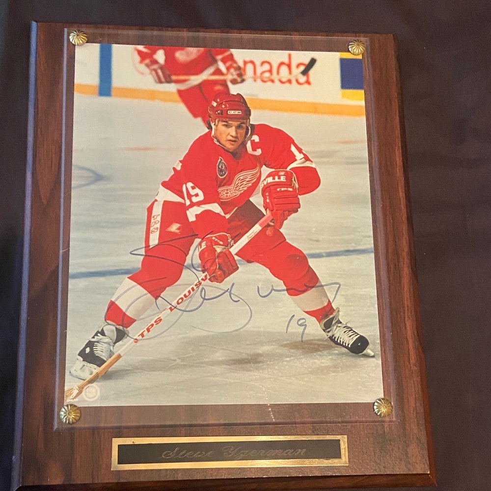 Steve Yzerman Autographed Hockey Plaque with authenticity